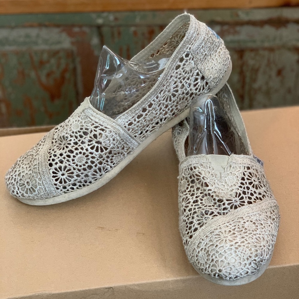 TOMS Cream Lace Slip On Size 9.5